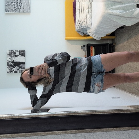 4/$12 2010 Old Navy Striped V-Neck Preppy Sweater size Small - Picture 13 of 13